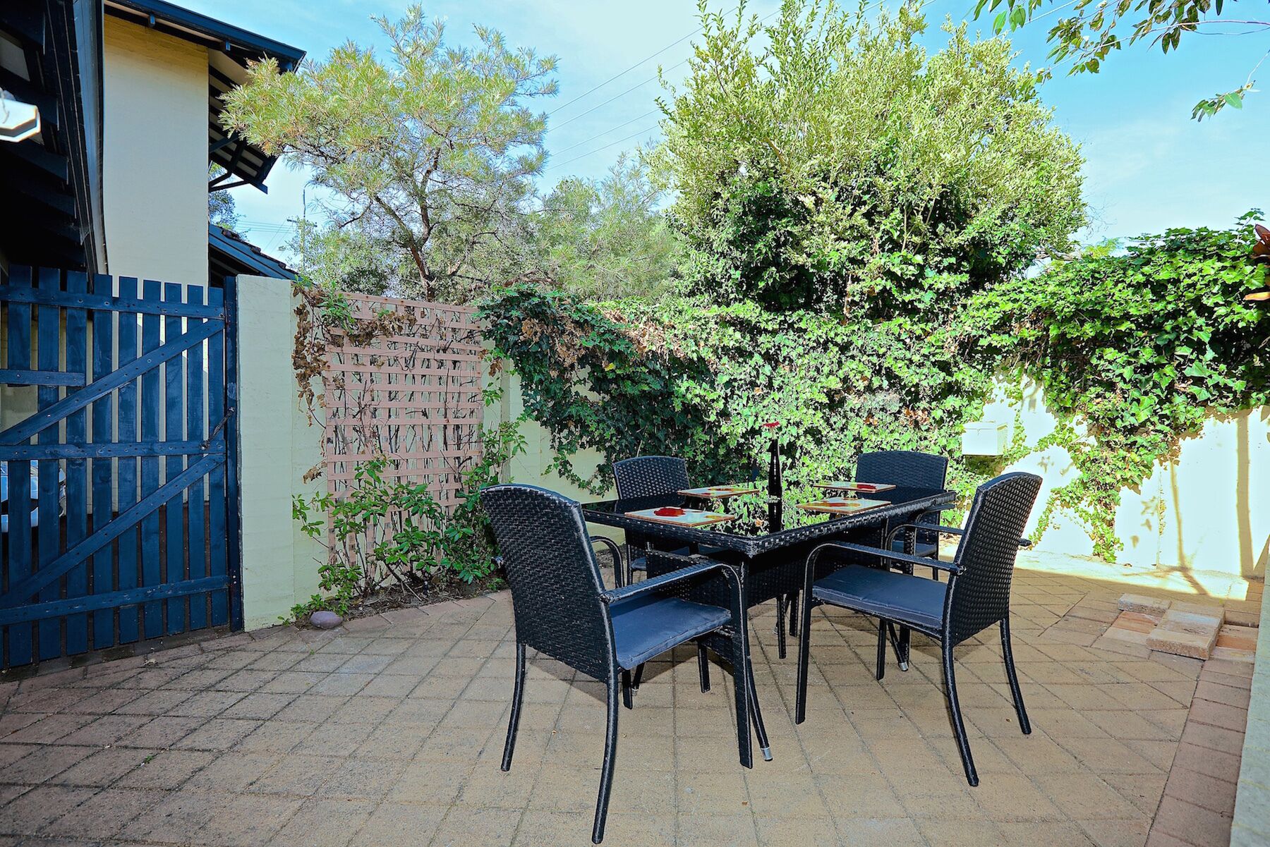 BEST LOCATION in Perth!  Free Wifi & Netflix Gorgeous Family friendly townhouse