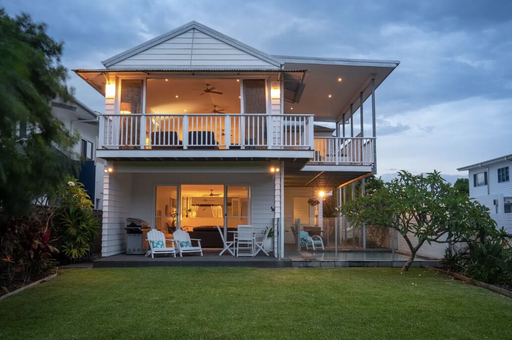 Serenity Beach Retreat - Hamptons Beach Havencasuarina - Sleeps 14 -7 Bedrooms