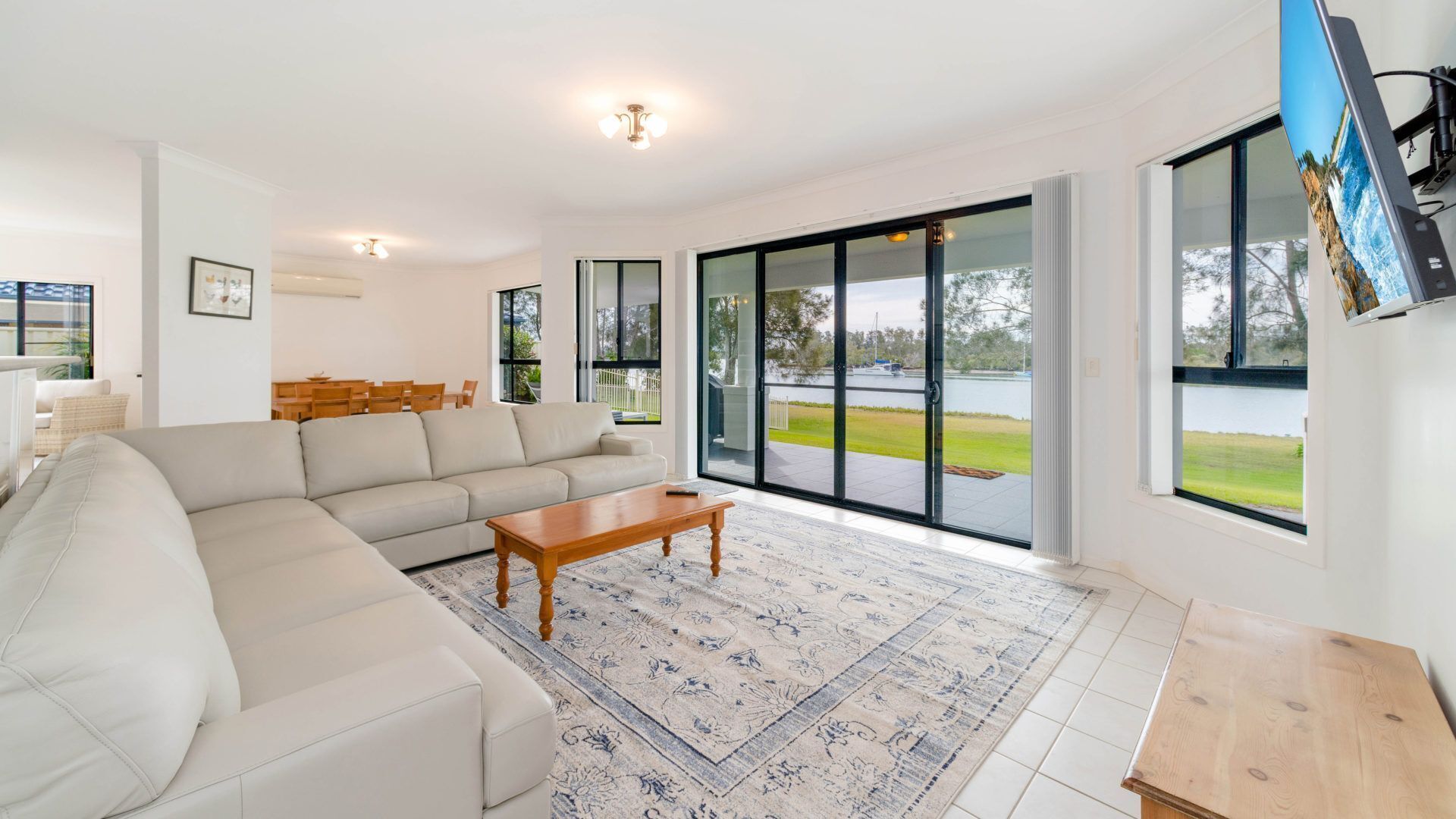 Taroona, Substantial House on the Banks of the River, Yamba