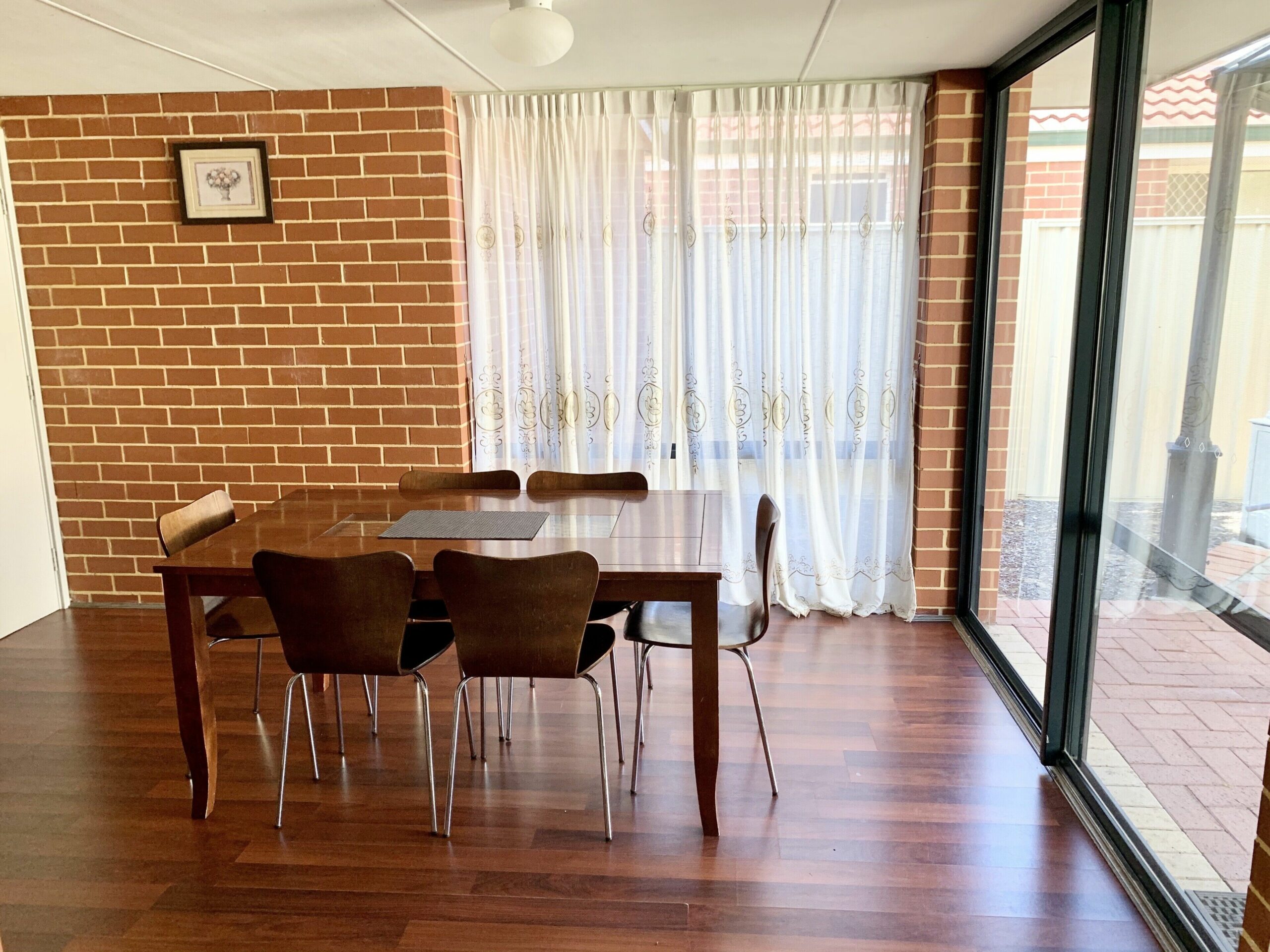 Cannington Home Accommodation House 2 (4 bedrooms & 2 bathrooms)