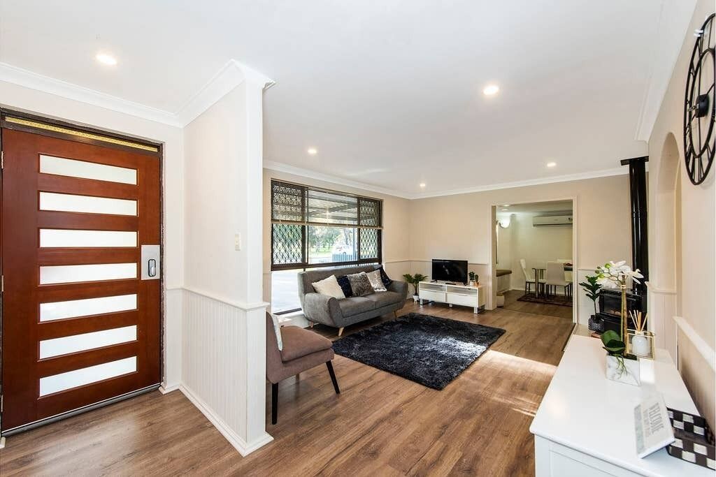 Welcome to our Thornlie Home With a Huge Backyard and Swimming Pool to Enjoy in the Summer