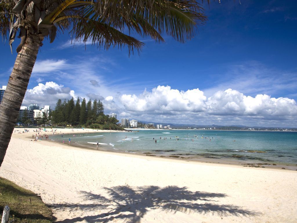 Rainbow Pacific Unit 2- Beachfront unit right on Rainbow Bay Beach in Coolangatta