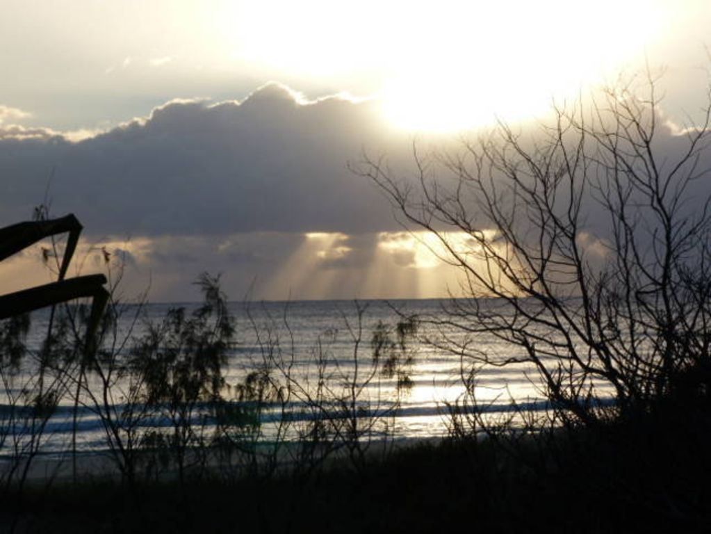 Tina's Beachside AT Bilinga - Beautiful Beachfront With 180 Degree Ocean Views