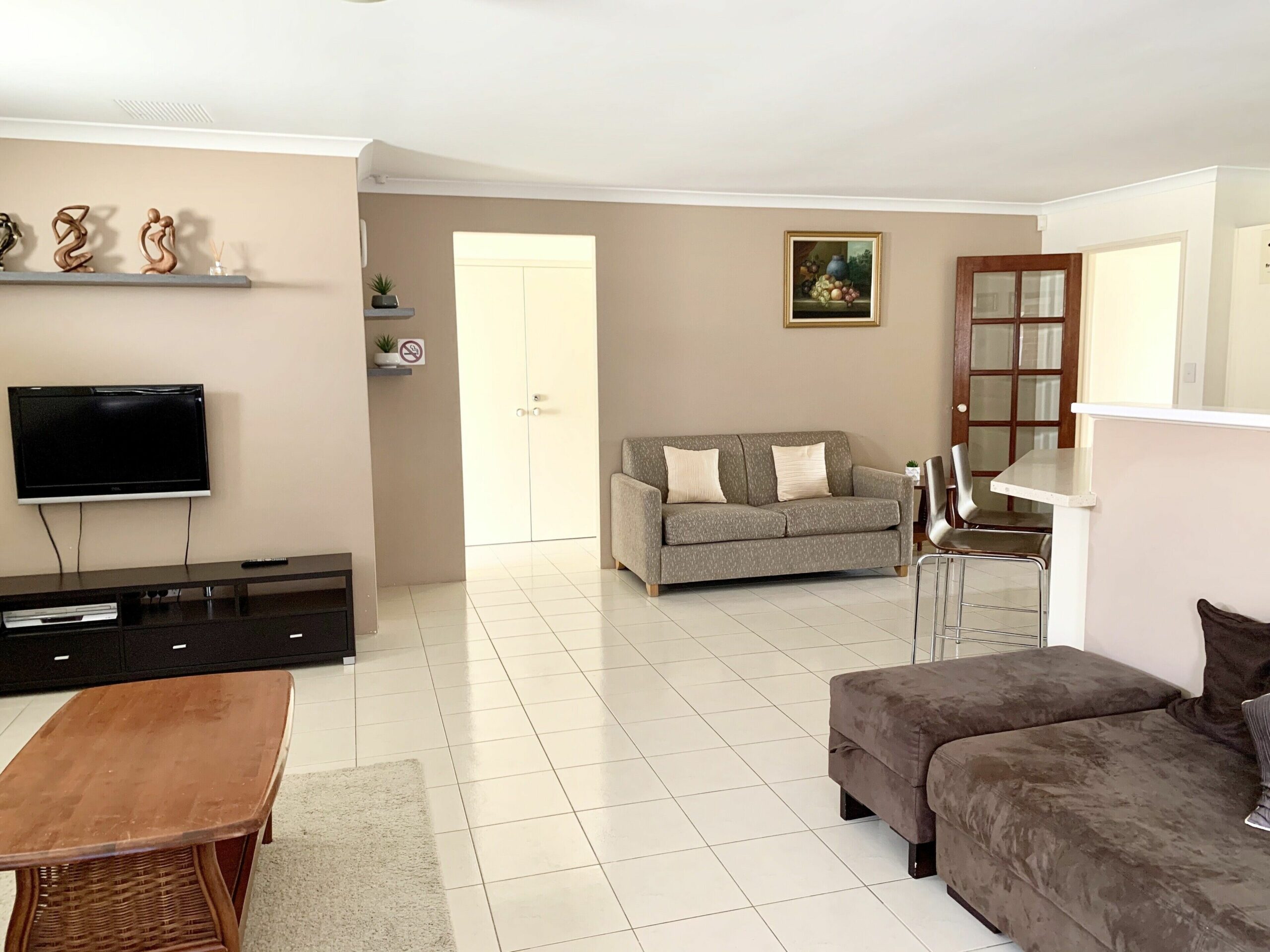 Cannington Home Accommodation House 2 (4 bedrooms & 2 bathrooms)