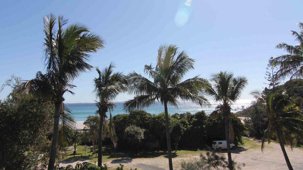 Mooloomba Five 4 Bed, 2 Bath, Beachfront, Location is Awesome!