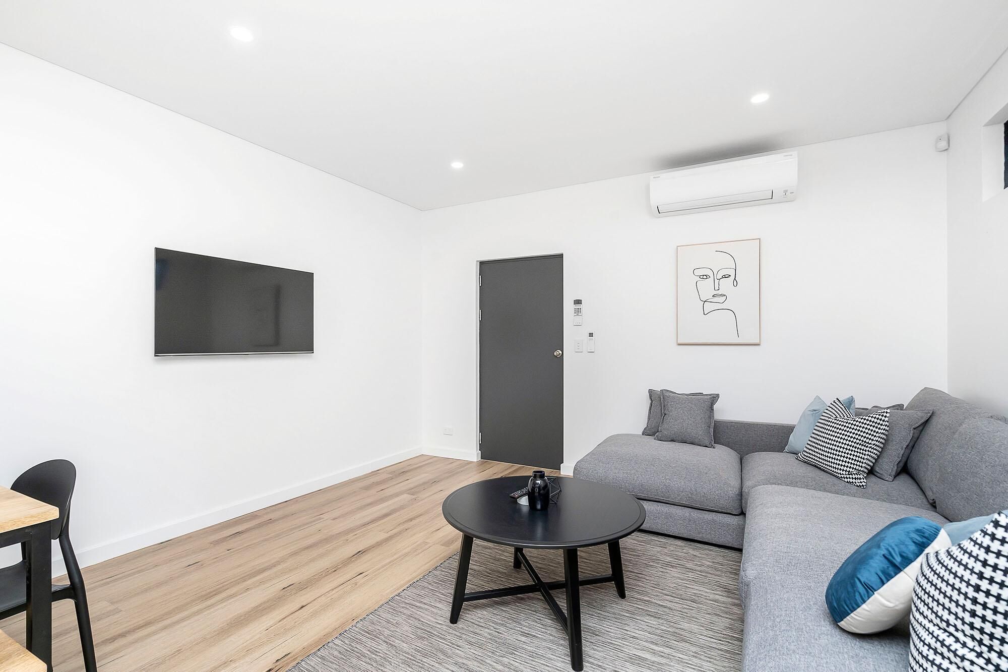 Welcome to This Newly Renovated Stylish and Simple Studio Located at East Victoria Park