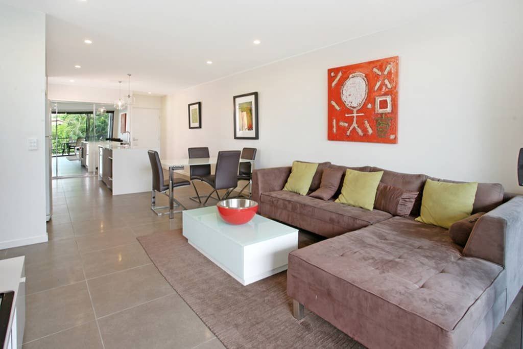 Executive 3BR Bulimba apartment with leafy outlook