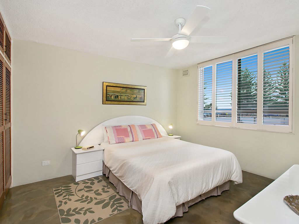 Rainbow Pacific Unit 2- Beachfront unit right on Rainbow Bay Beach in Coolangatta