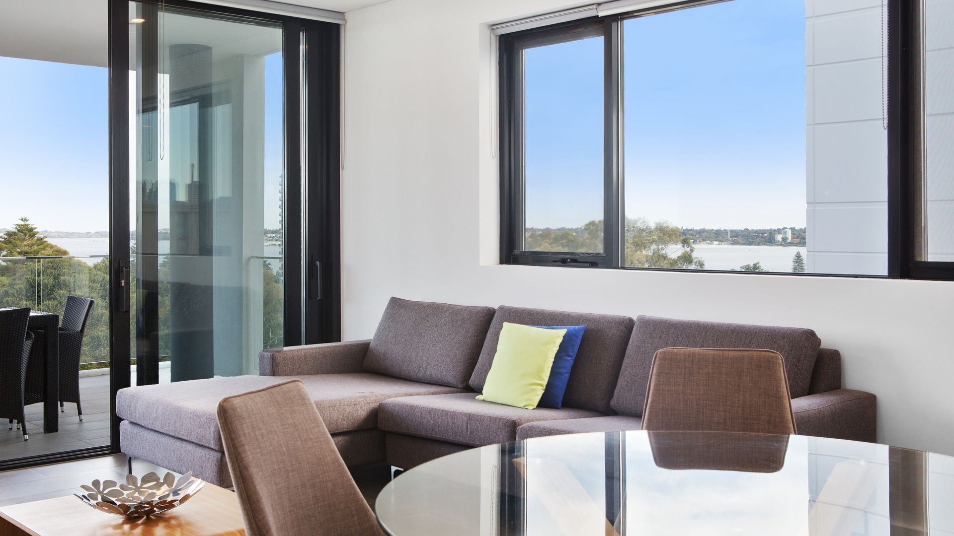 Modern Apartment - South Perth on the Swan