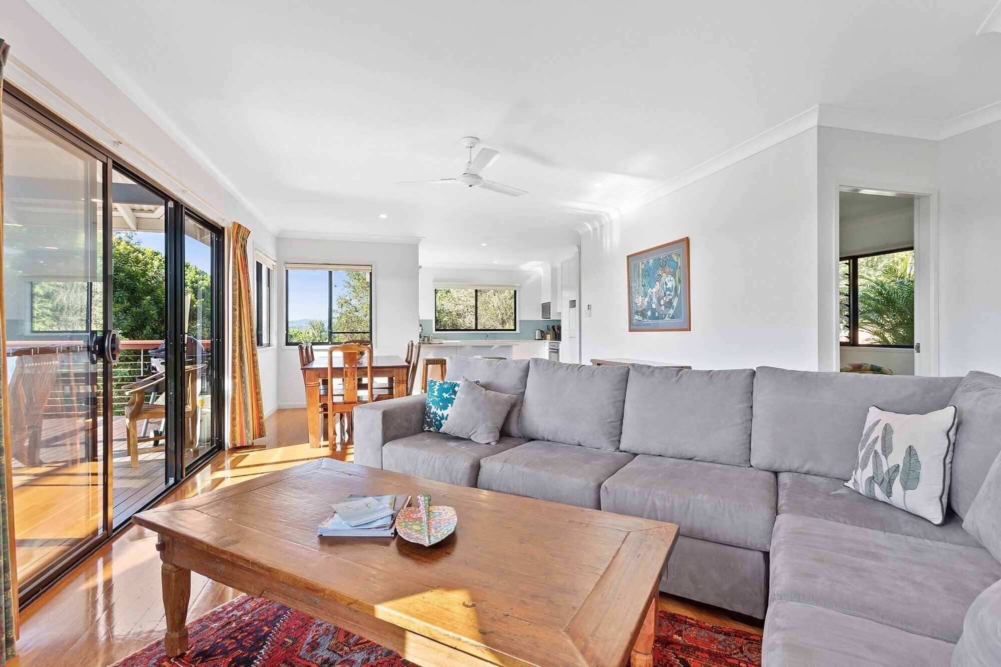 3 Bedroom House Family & Pet Friendly. Modern Kitchen. BBQ on Verandah