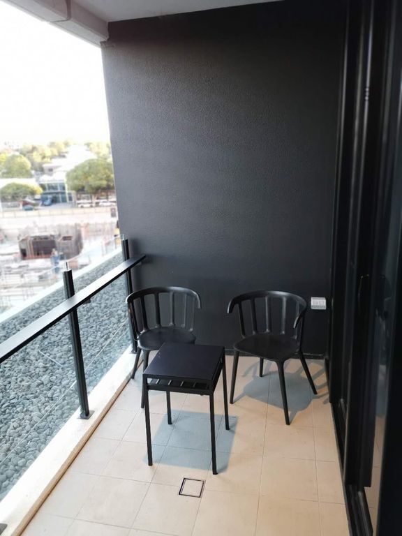 Bright One Bedroom Apartment - New!!