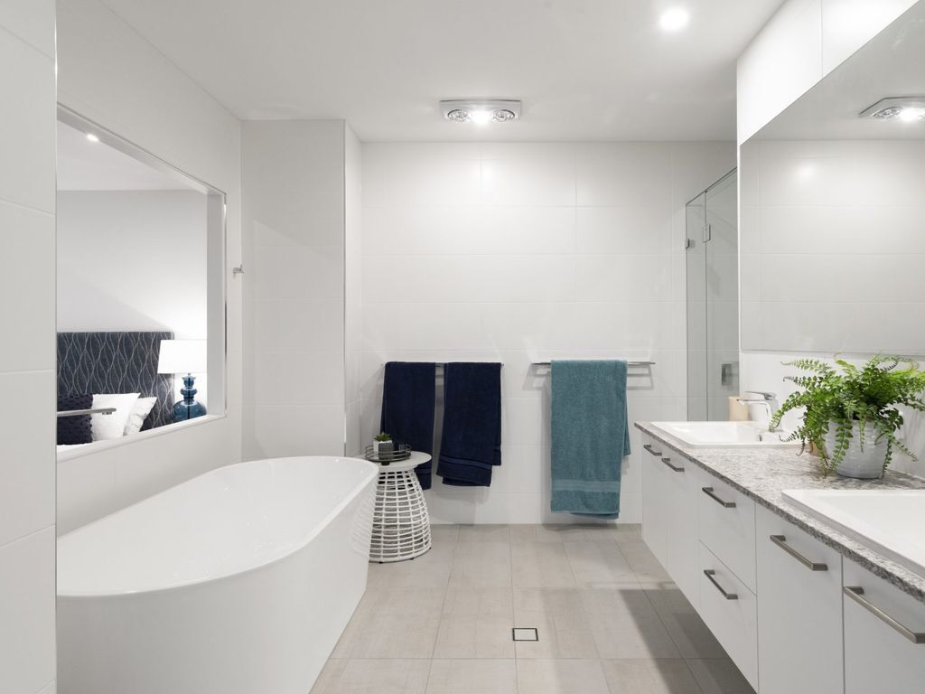 Luxury Canal Front Holiday House, Raptor Pde Banksia Beach