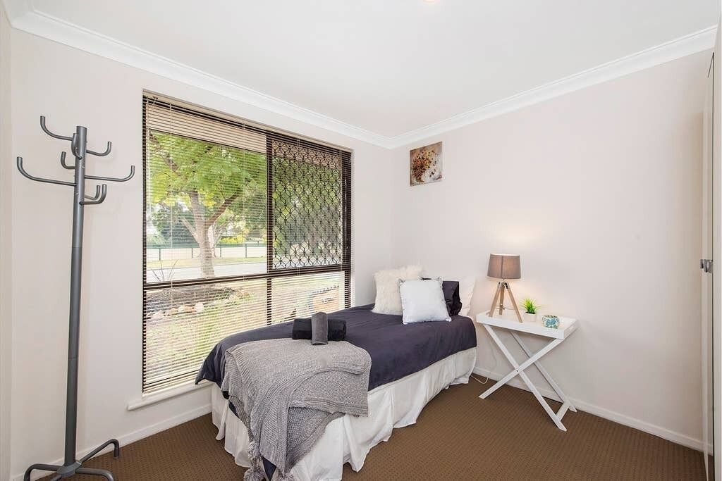 Welcome to our Thornlie Home With a Huge Backyard and Swimming Pool to Enjoy in the Summer