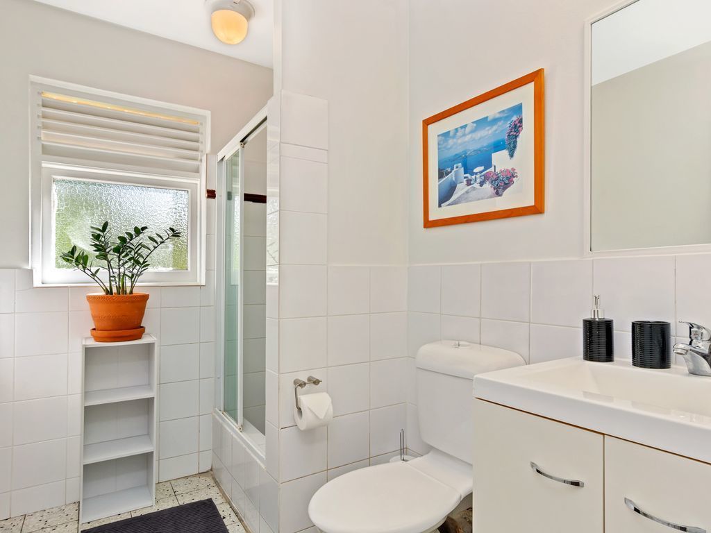 Tranquil 2 Bedroom Apartment in Clayfield