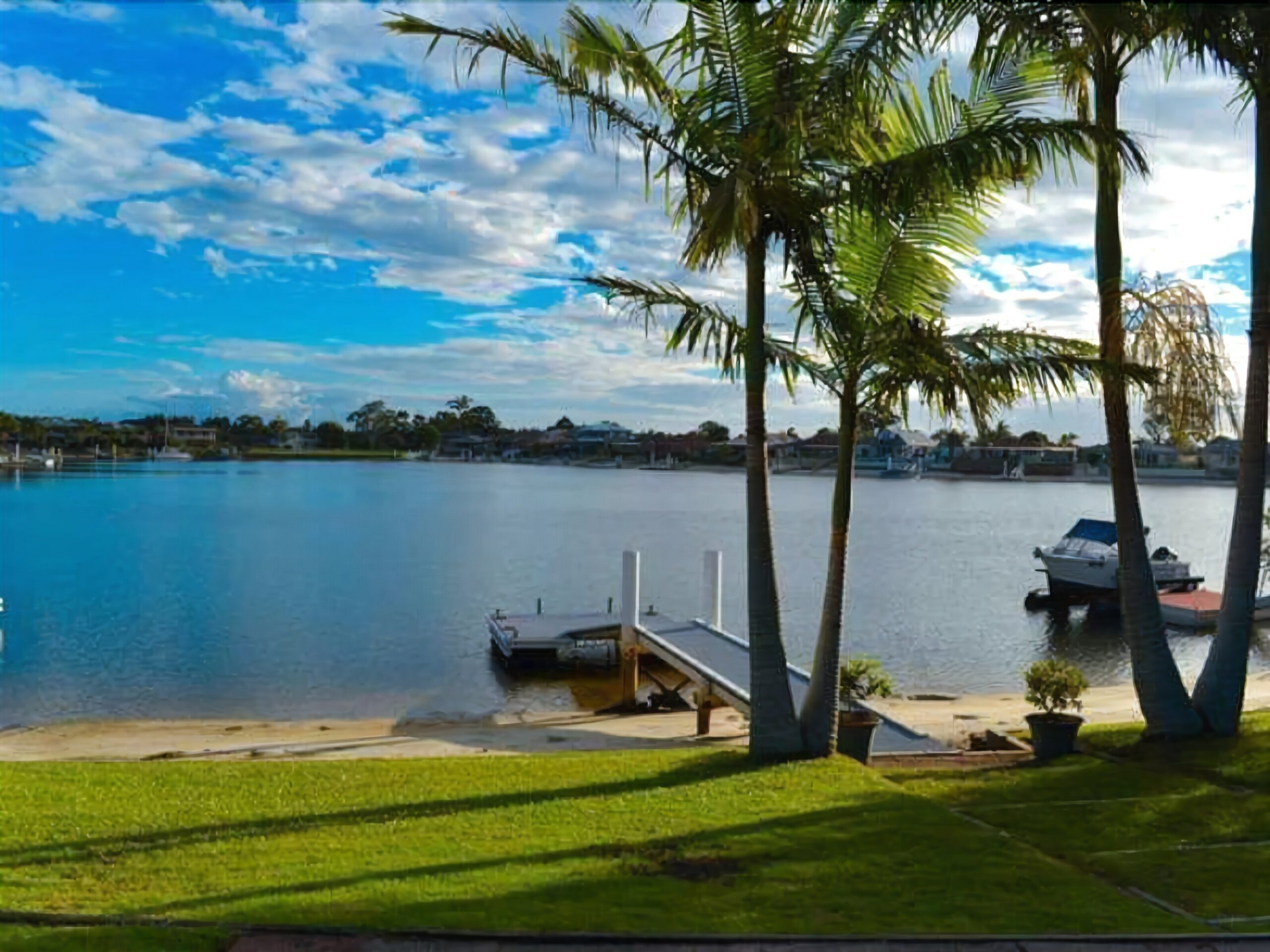 The Ultimate Fishing or Family Holiday - Waterfront Home With a Pontoon!