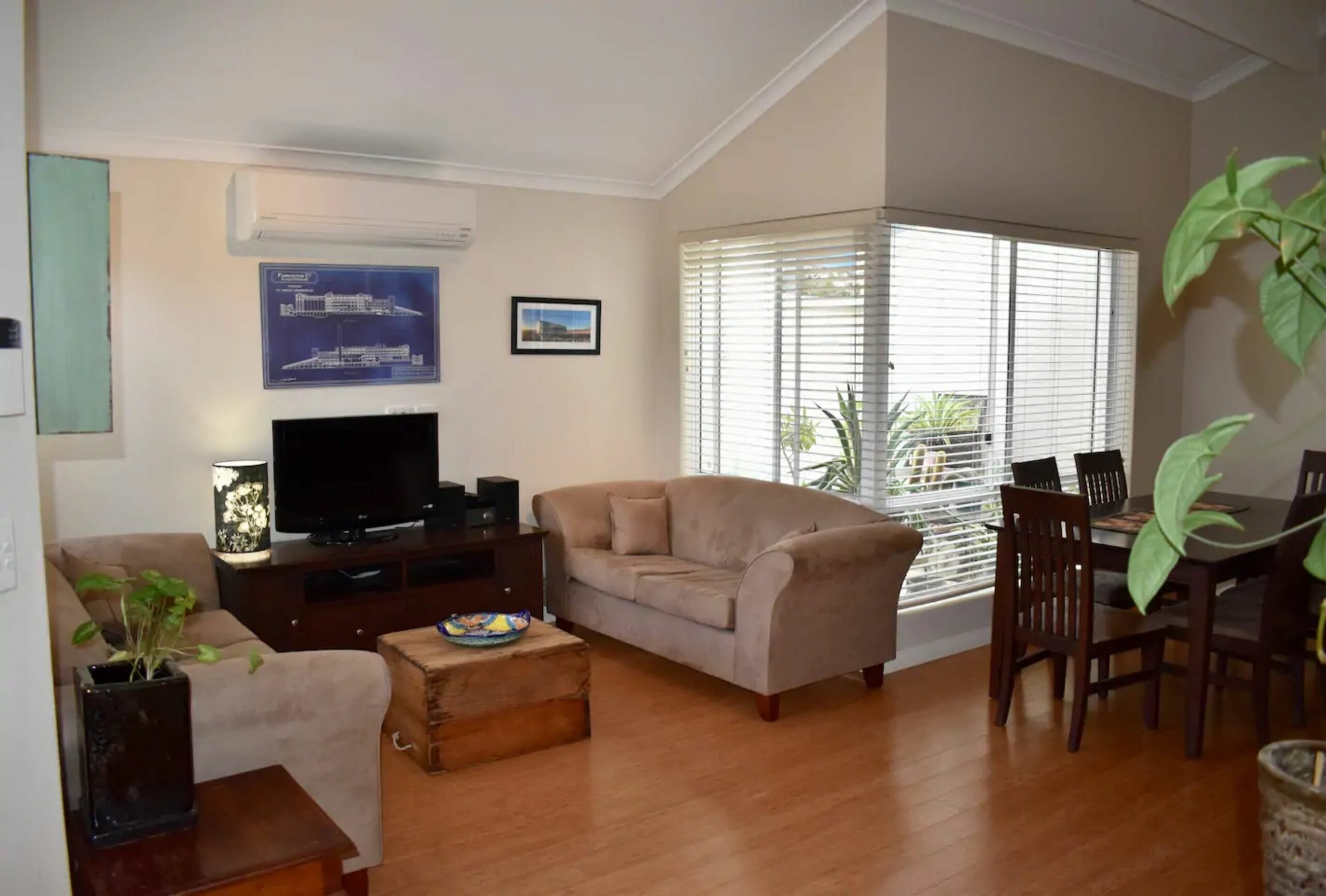 Spacious Home In Mount Hawthorn Next To Lake Monger