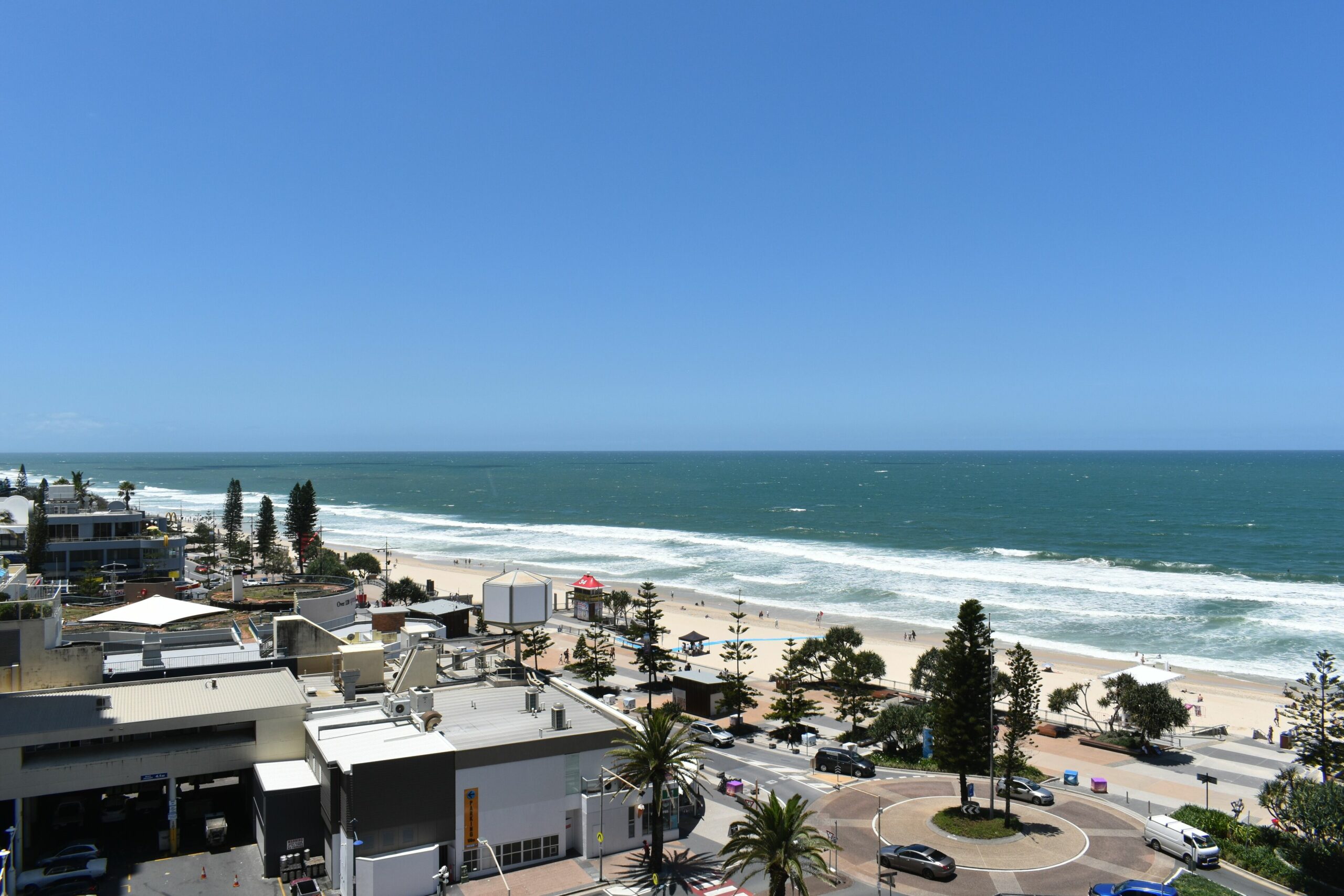 Spectacular Central Surfers Beach Views From Appartment