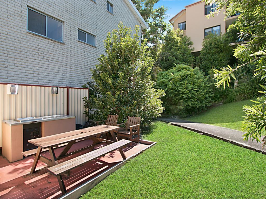 Skyline Unit 12- Located in central Coolangatta walking distance to beaches, shopping and restaurant