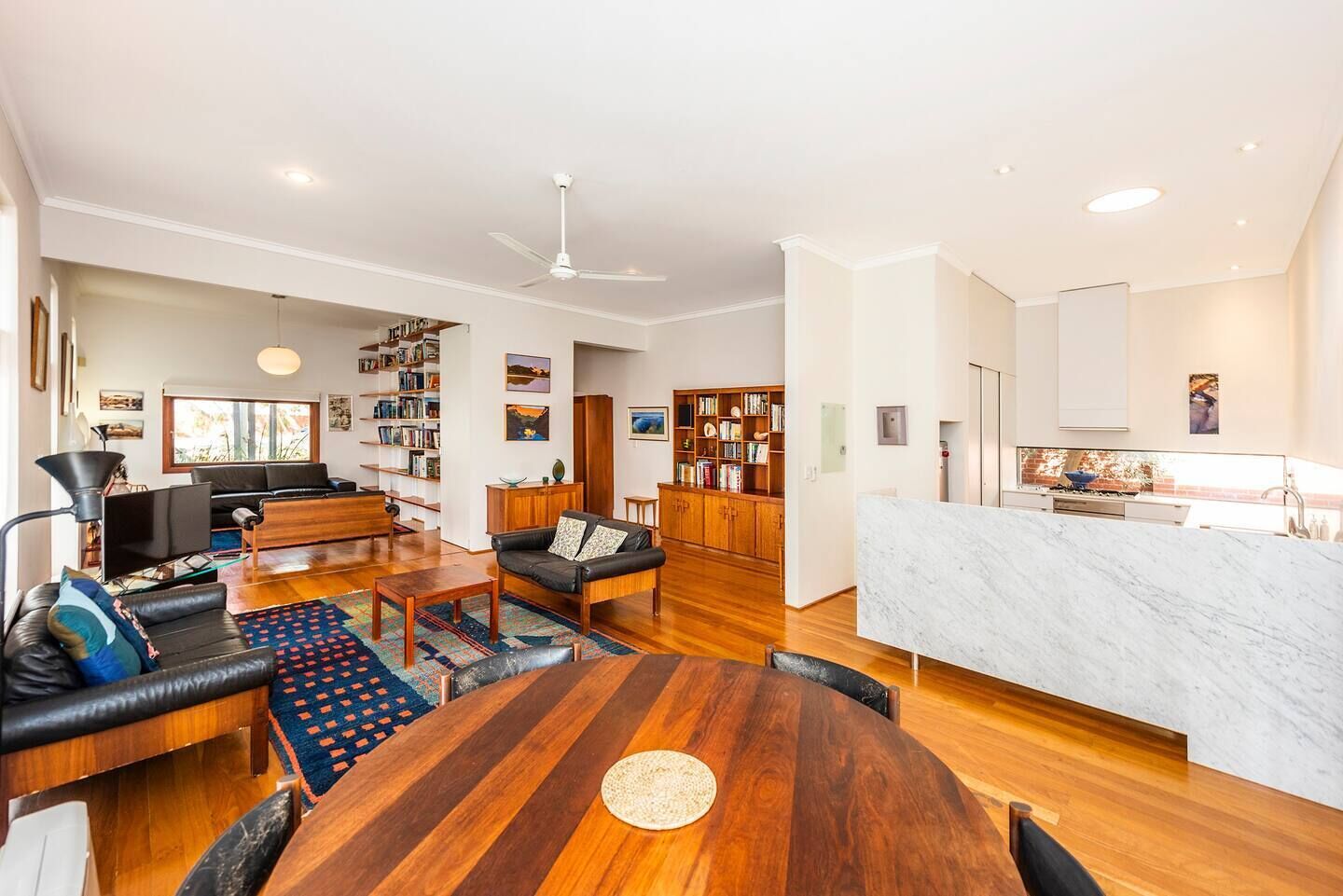 Walk to the Beach! Beautiful Cottesloe Home