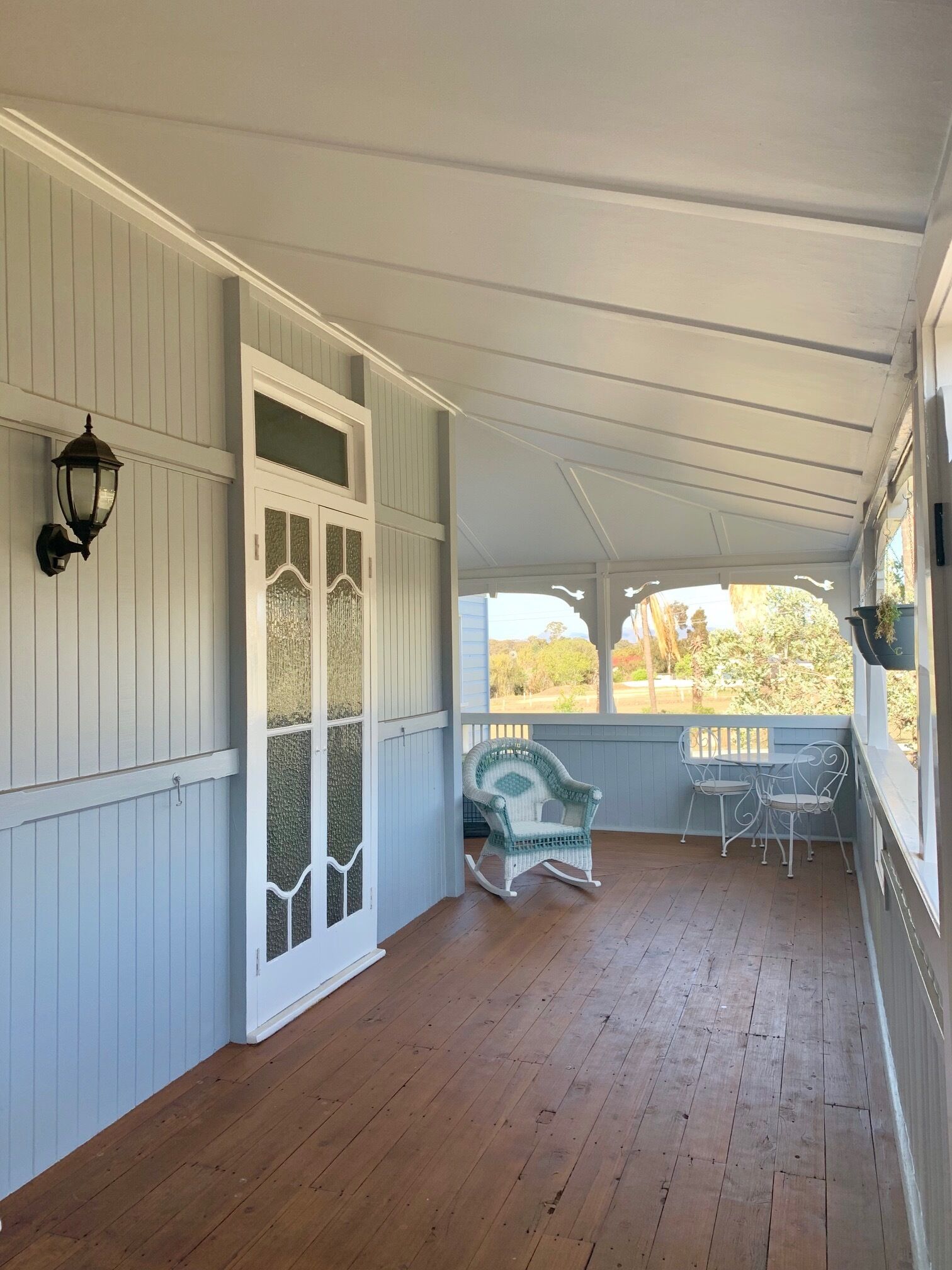 Renovated Queenslander with a pool - close to town!