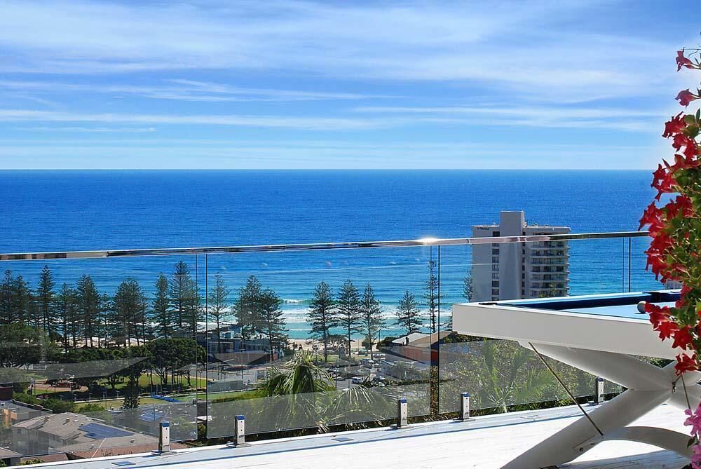 Stunning Oceanview Retreat Between Beach and Bush