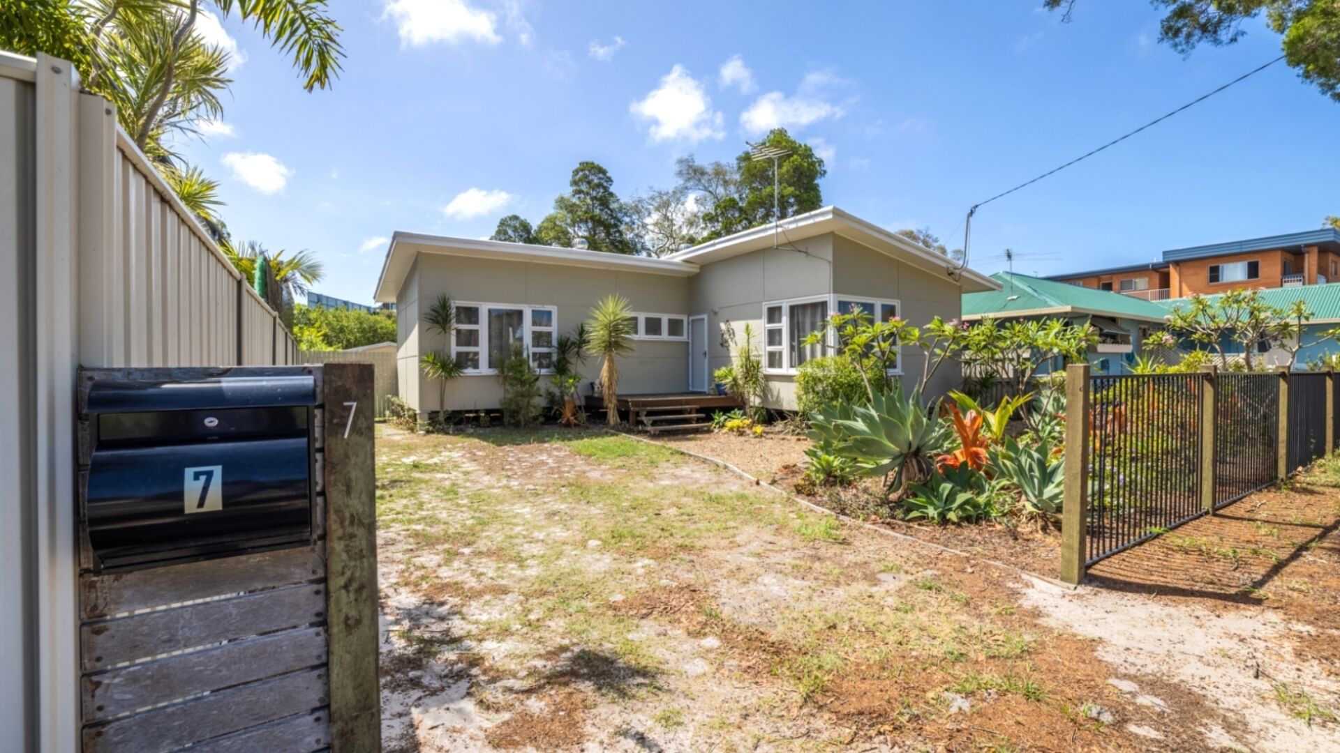 A CUTE BEACH SHACK - Air Con/Wifi/Pets