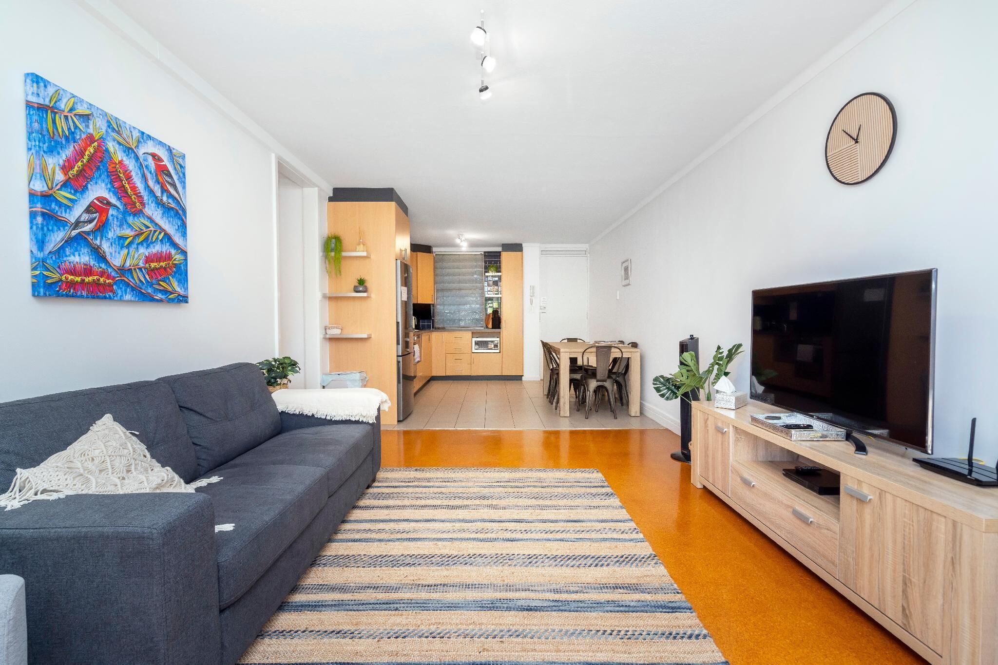 Opposite Zoo, River Access Perfect Presentation - 2 bed and Parking