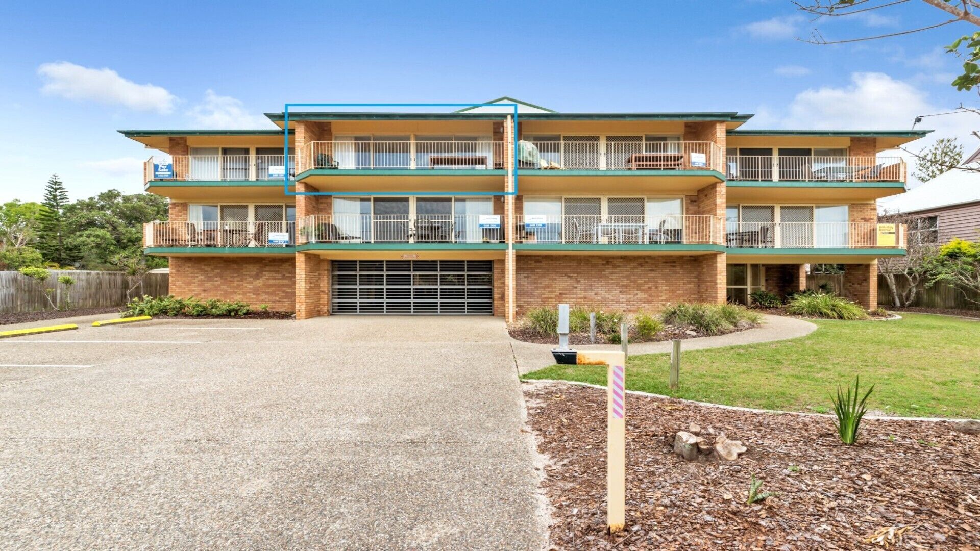 TOP FLOOR BEACHFRONT APARTMENT