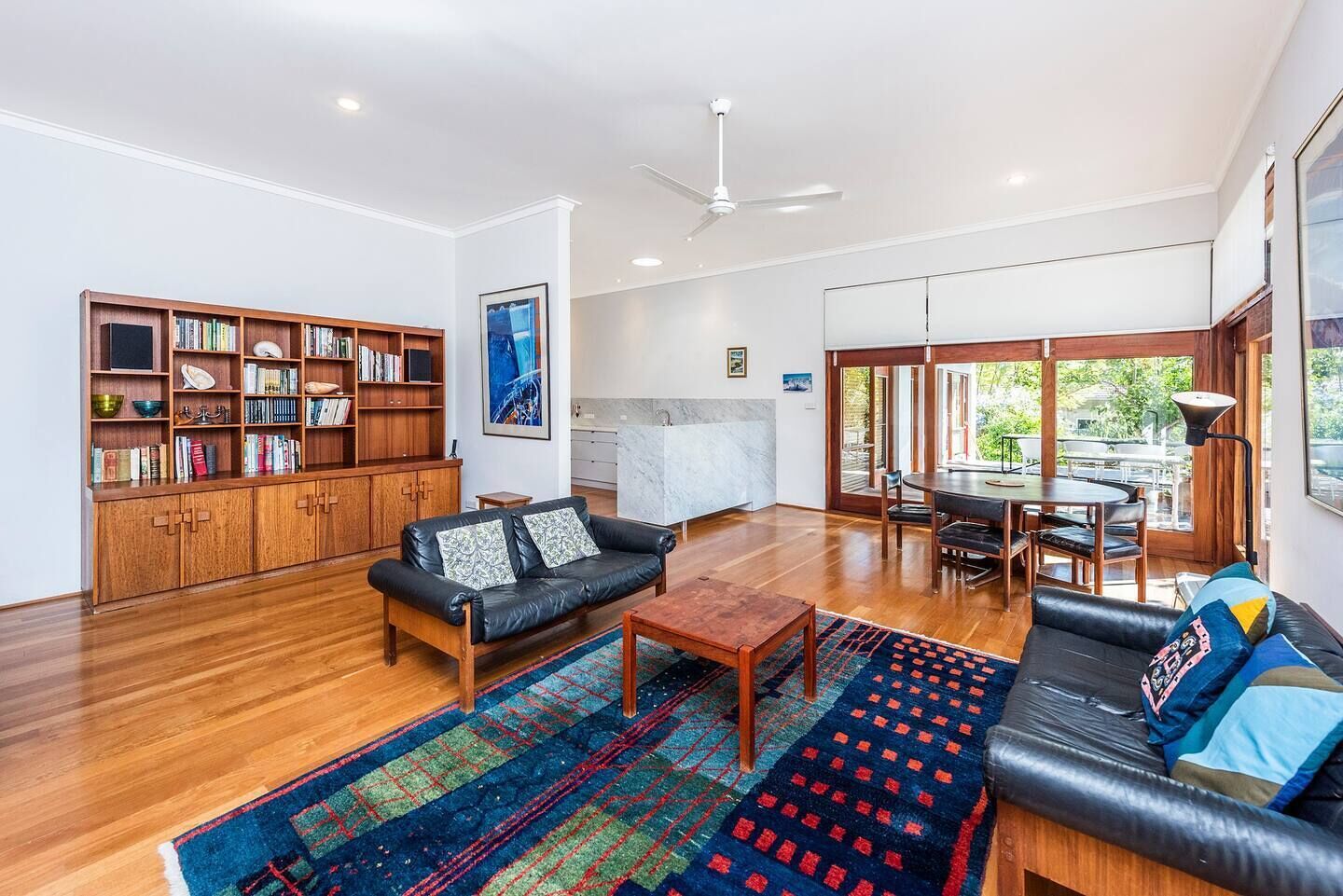 Walk to the Beach! Beautiful Cottesloe Home