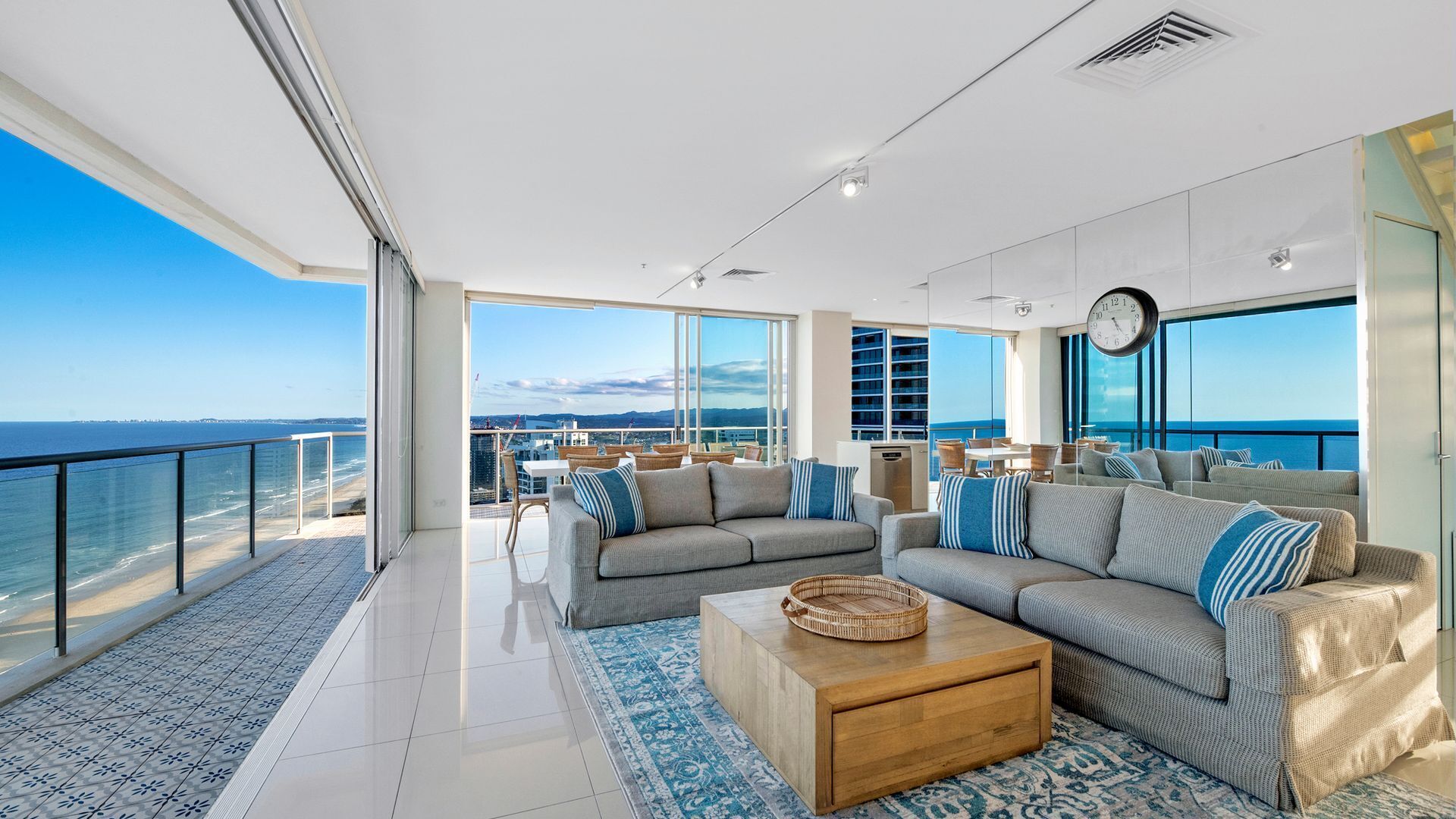 Air on Broadbeach 2 Level Private Apartment