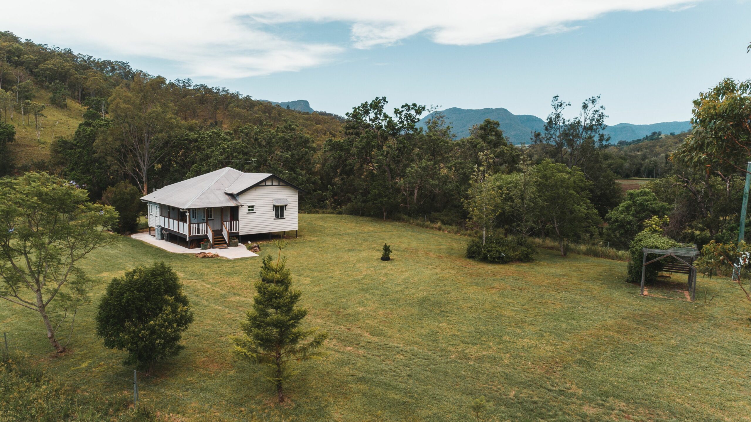 Eighteen Mile Cottage - river access with breathtaking views!