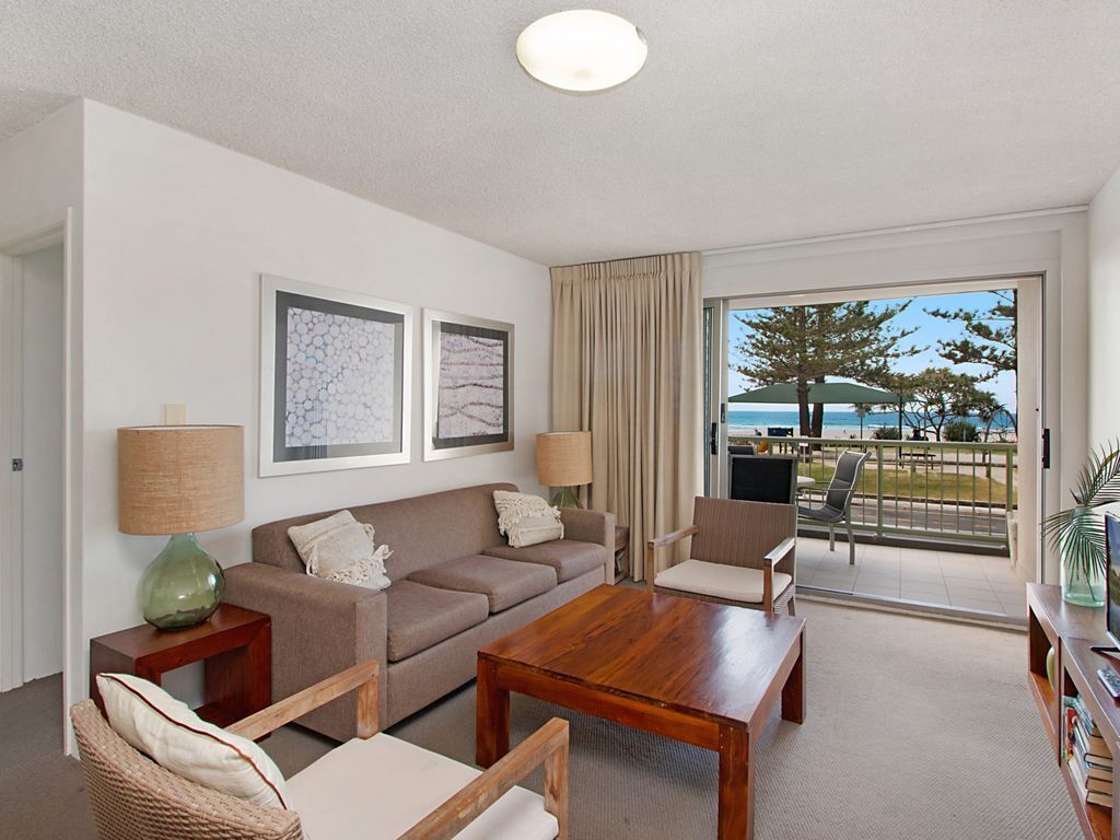 Kingston Court Unit 3 Right on the beach in Rainbow Bay Coolangatta