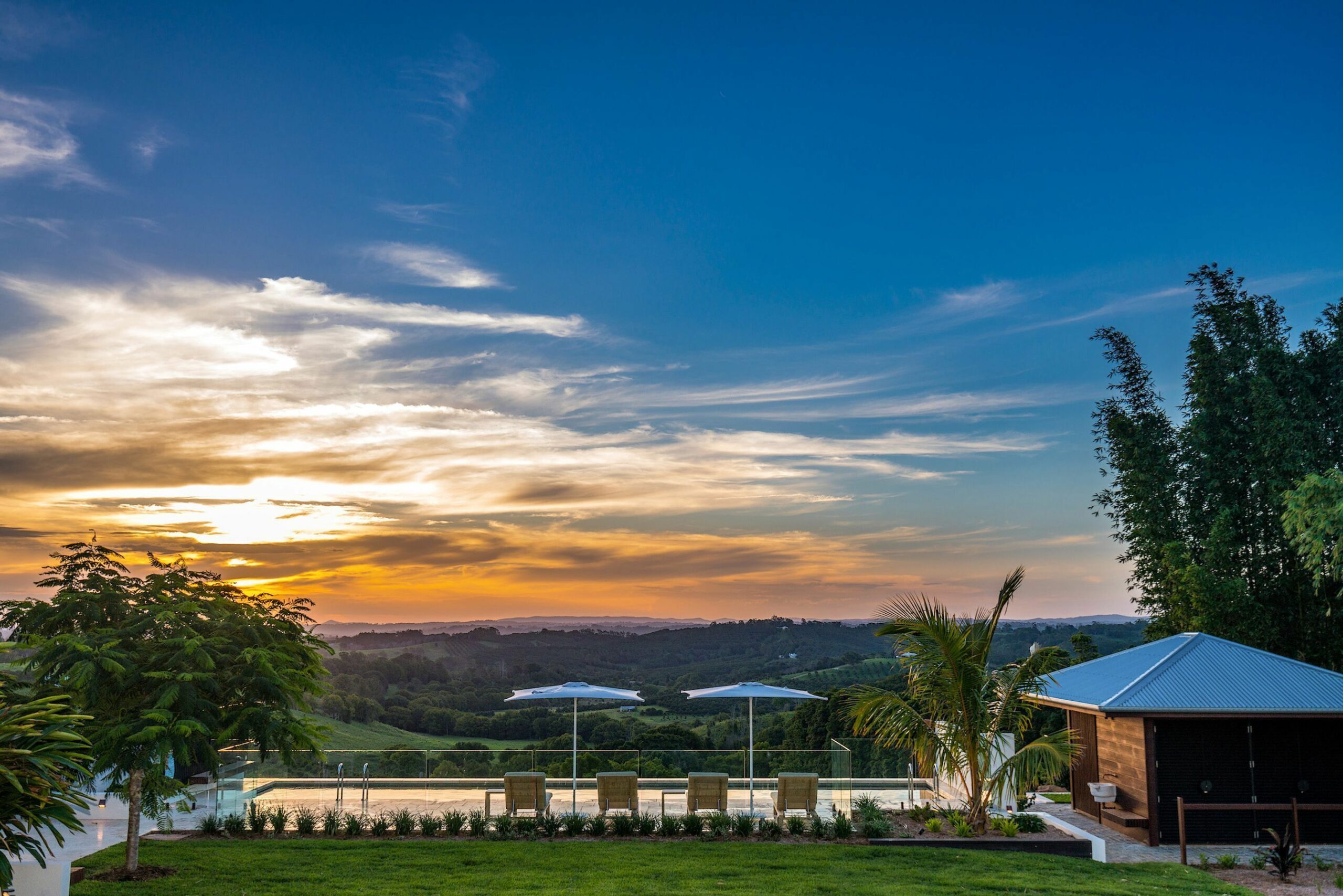 Luxico's Luana Estates - Hawaiian Opulence & Sunset Views