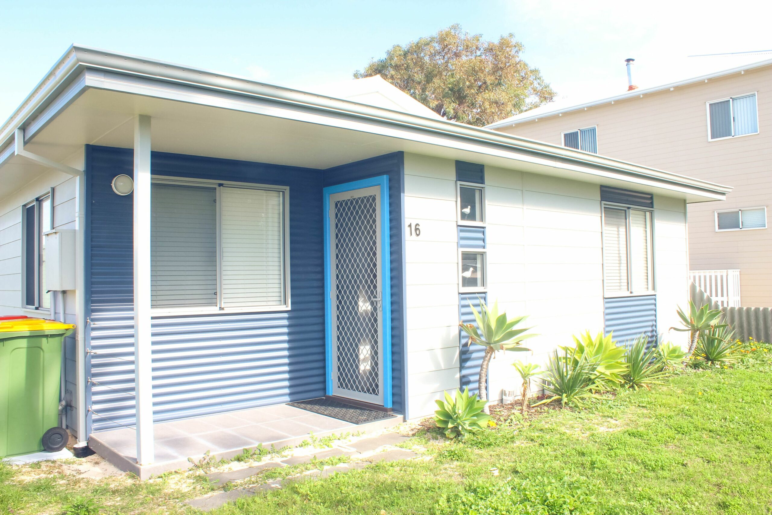 Seagulls - This modern cottage is the ultimate seaside escape!