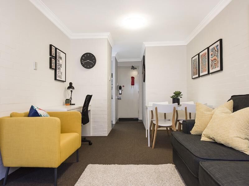 Subiaco Village With Pool, BBQ & spa - Free Parking and Wifi - one Bedroom