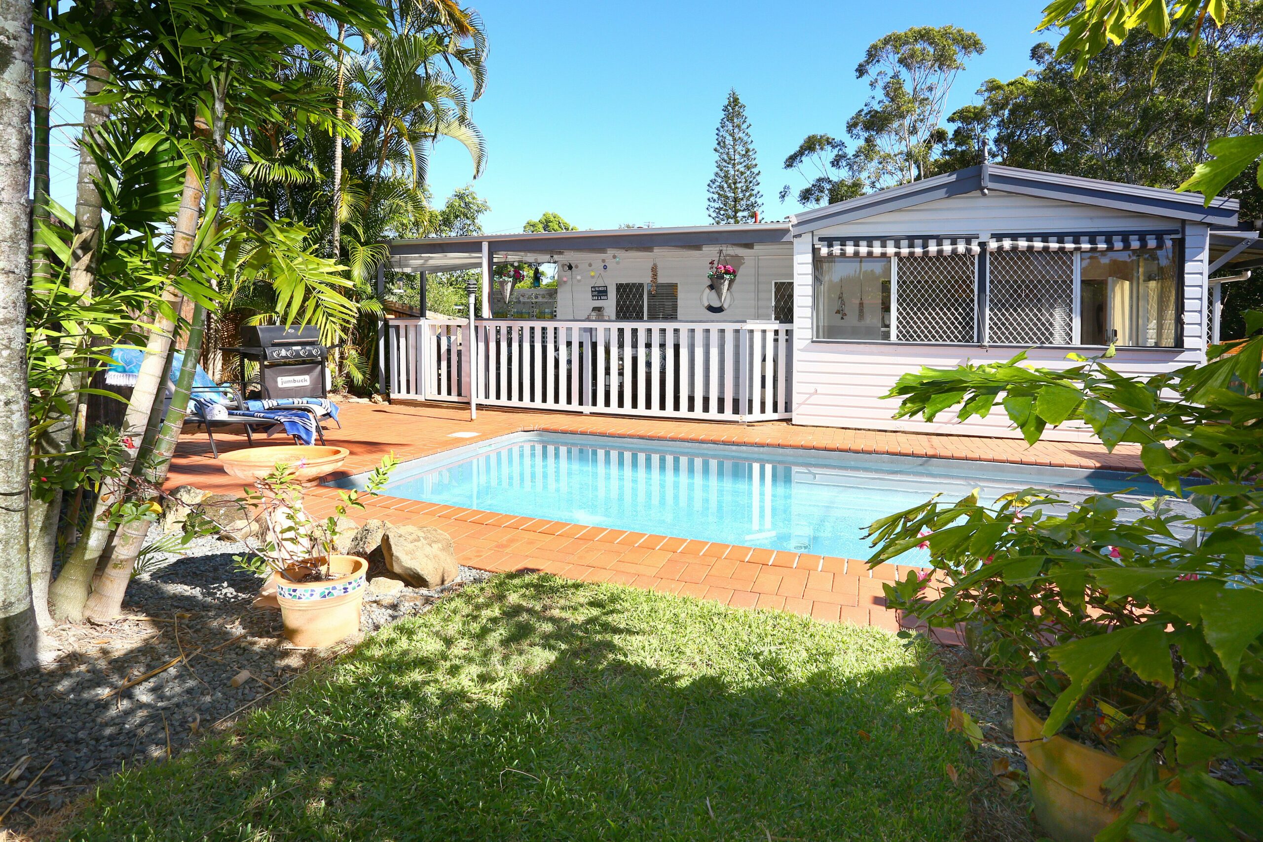 Surfers Beach Cottage Pet Friendly