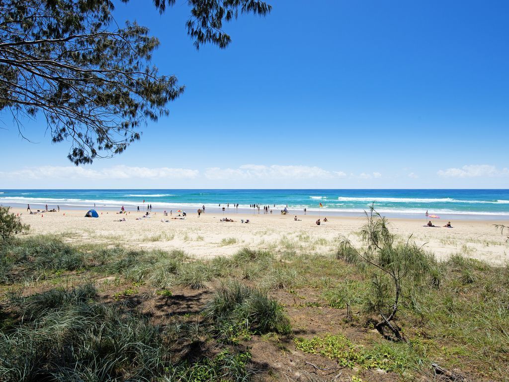 Absolute Beachfront 2 bed Imperial. Surf, Surfers Paradise