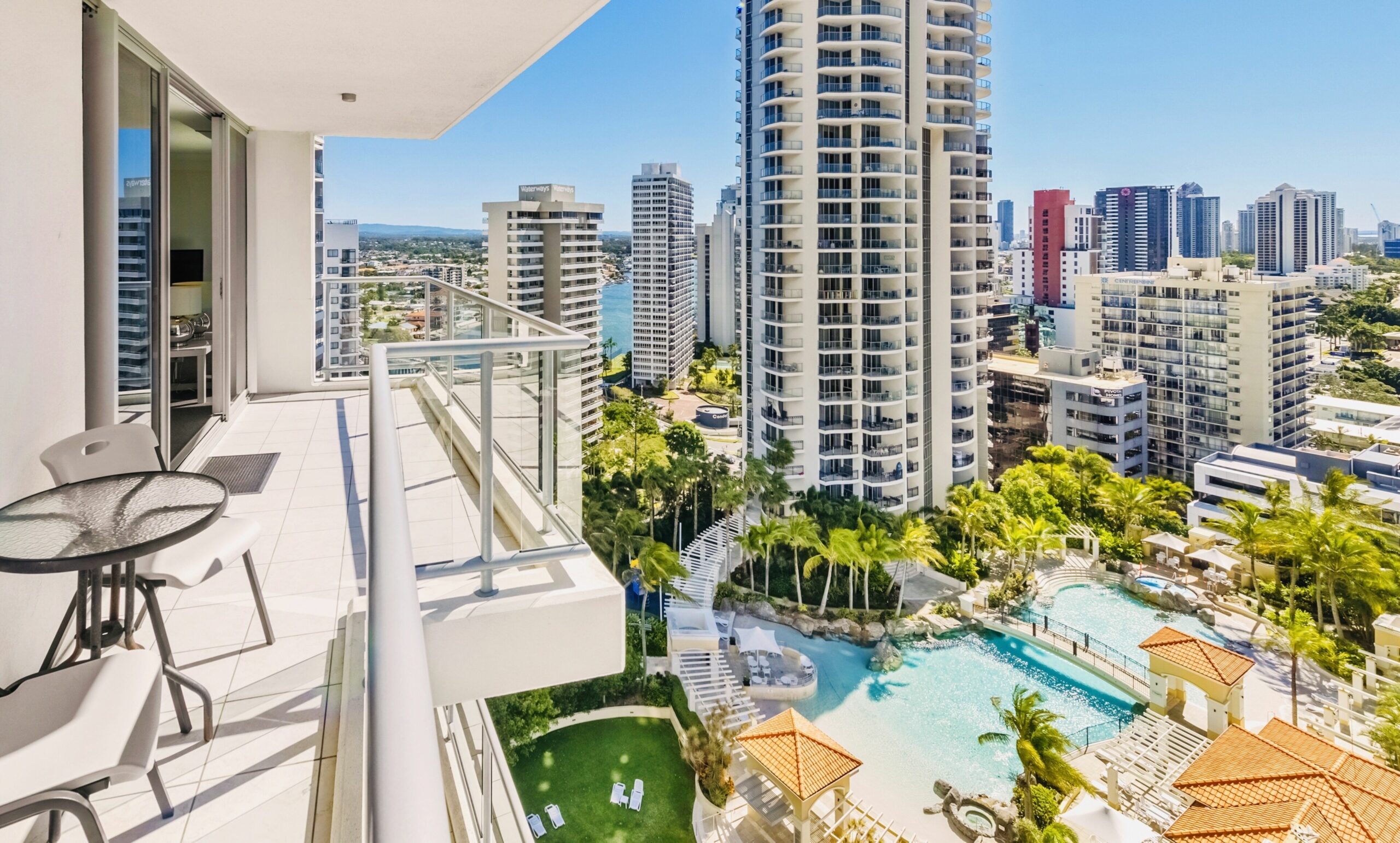 2 BDR Ocean View - Chevron Tower Beach Central Location