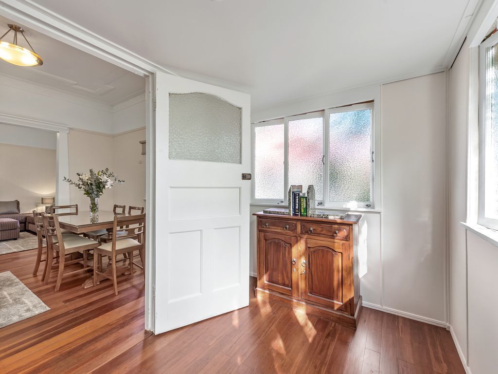 Classic Queenslander ~ 2 Bed / 2 Bath / 2 Car / Pool ~ Toowong