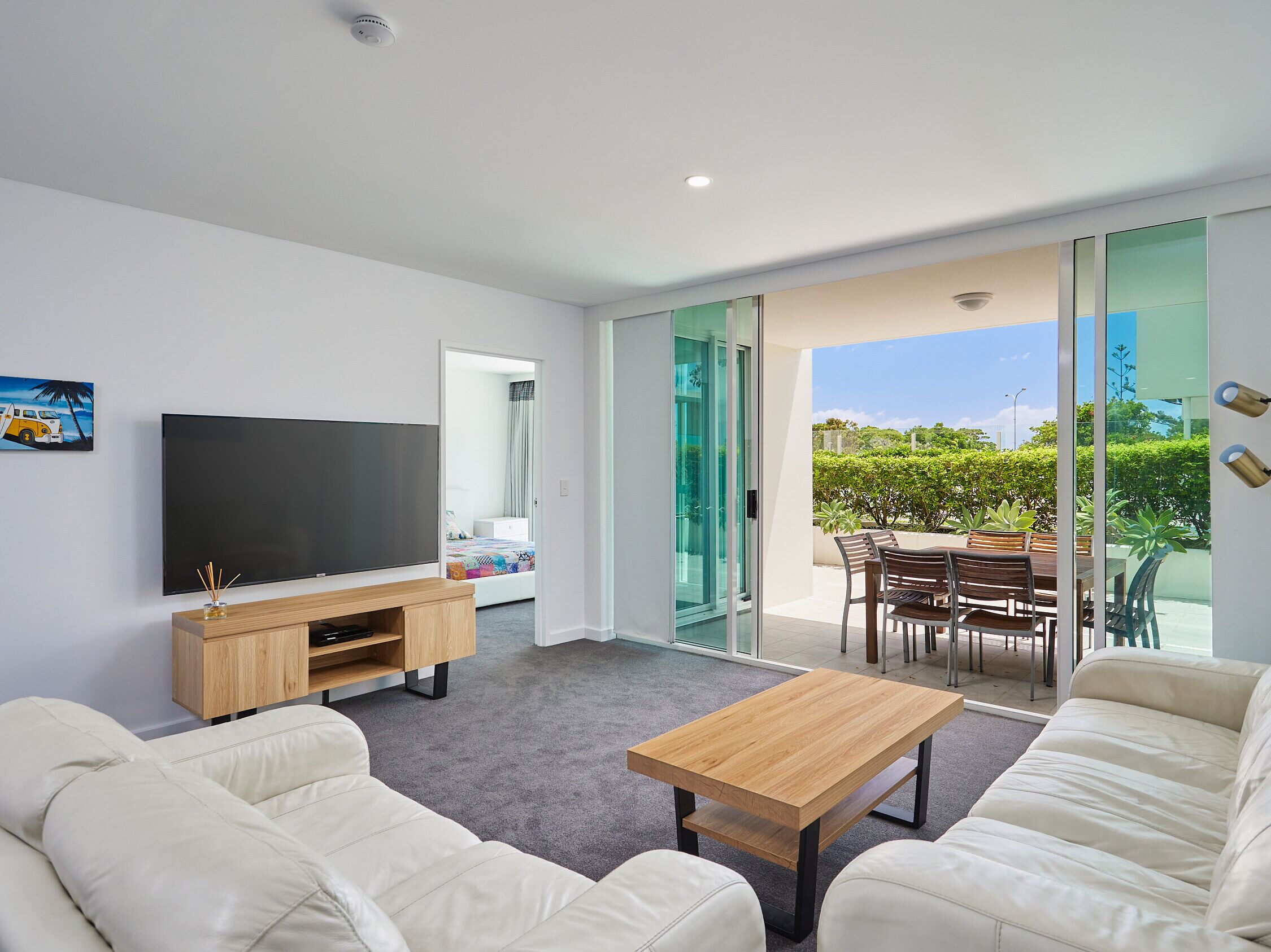 Kirra Surf Unit - 4.5 by Beach, Ground Floor With Your own Private Courtyard