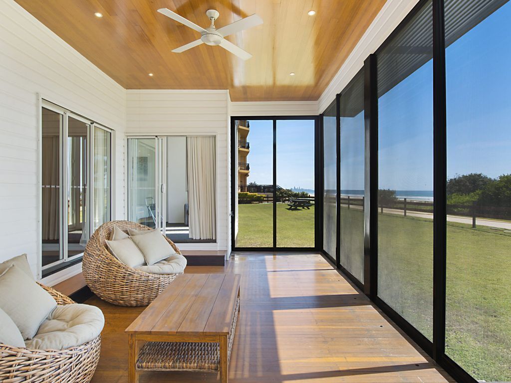 Beachfront Abode – Absolute beachfront holiday house