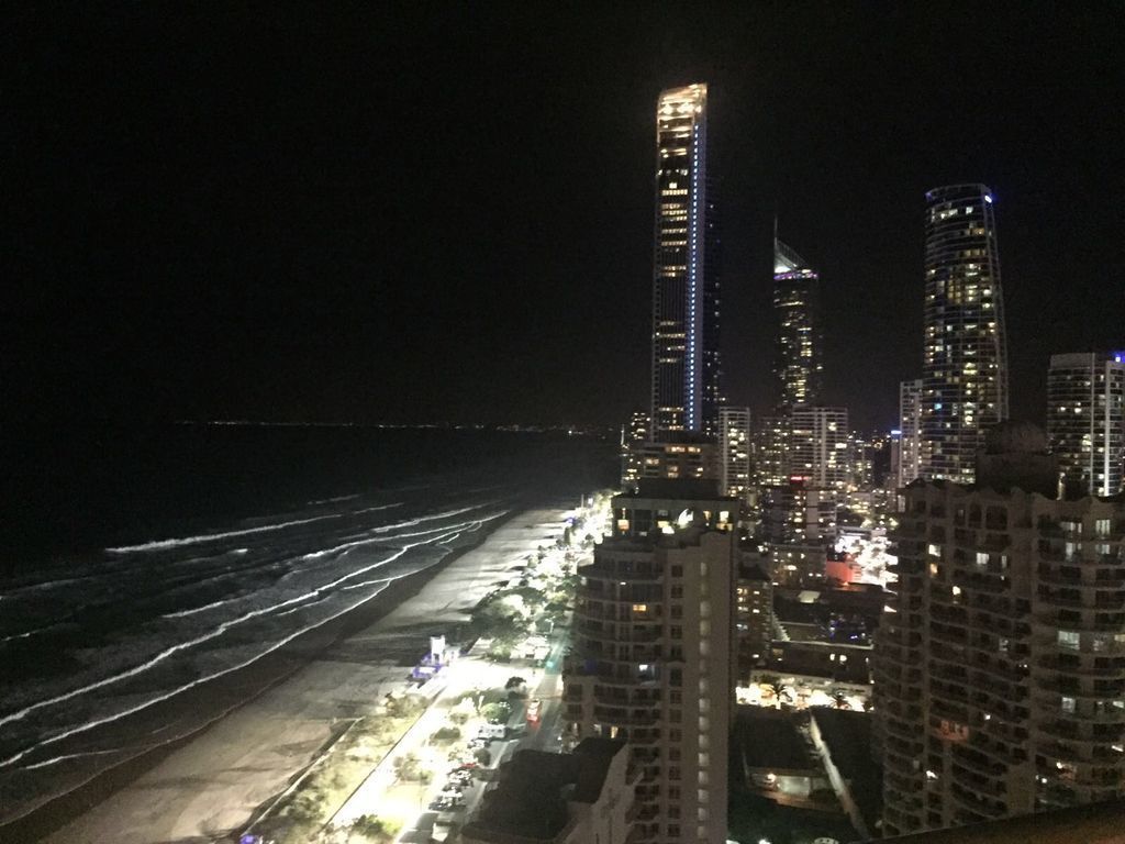 Absolute Beachfront 2 bed Imperial. Surf, Surfers Paradise