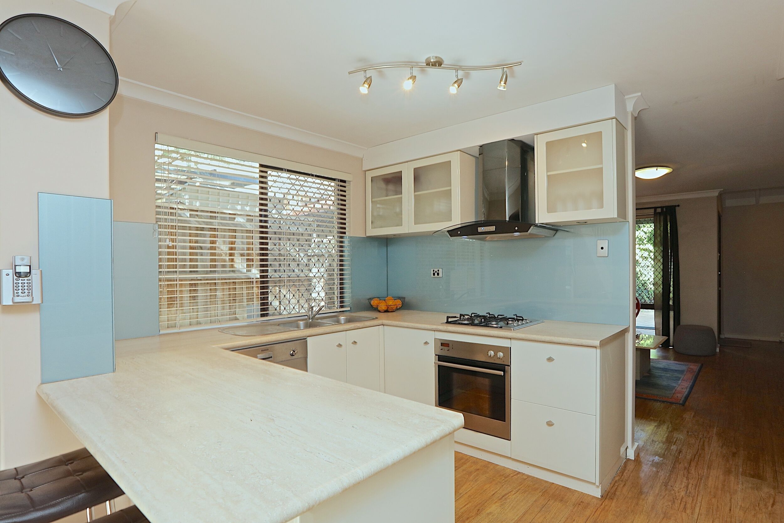 BEST LOCATION in Perth!  Free Wifi & Netflix Gorgeous Family friendly townhouse