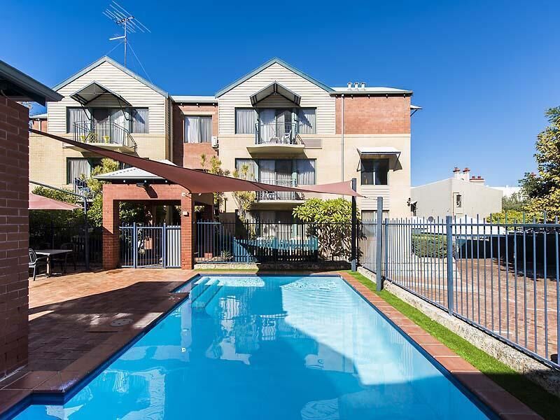 Subiaco Village With Pool, BBQ & spa - Free Parking and Wifi - one Bedroom