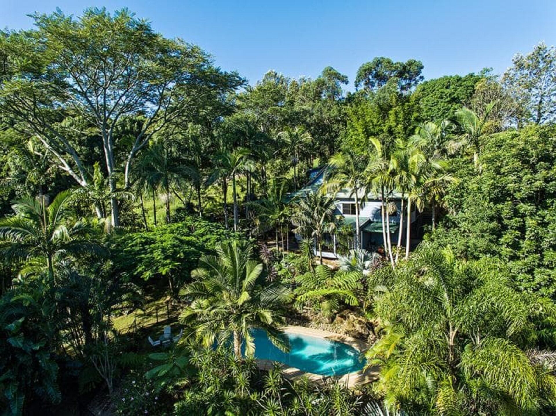 Private serene spacious large house with swimming pool, near Byron Bay