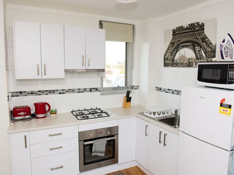 Sleeps 3, Walk TO Everything Including Markets AND Rottnest Island Ferry