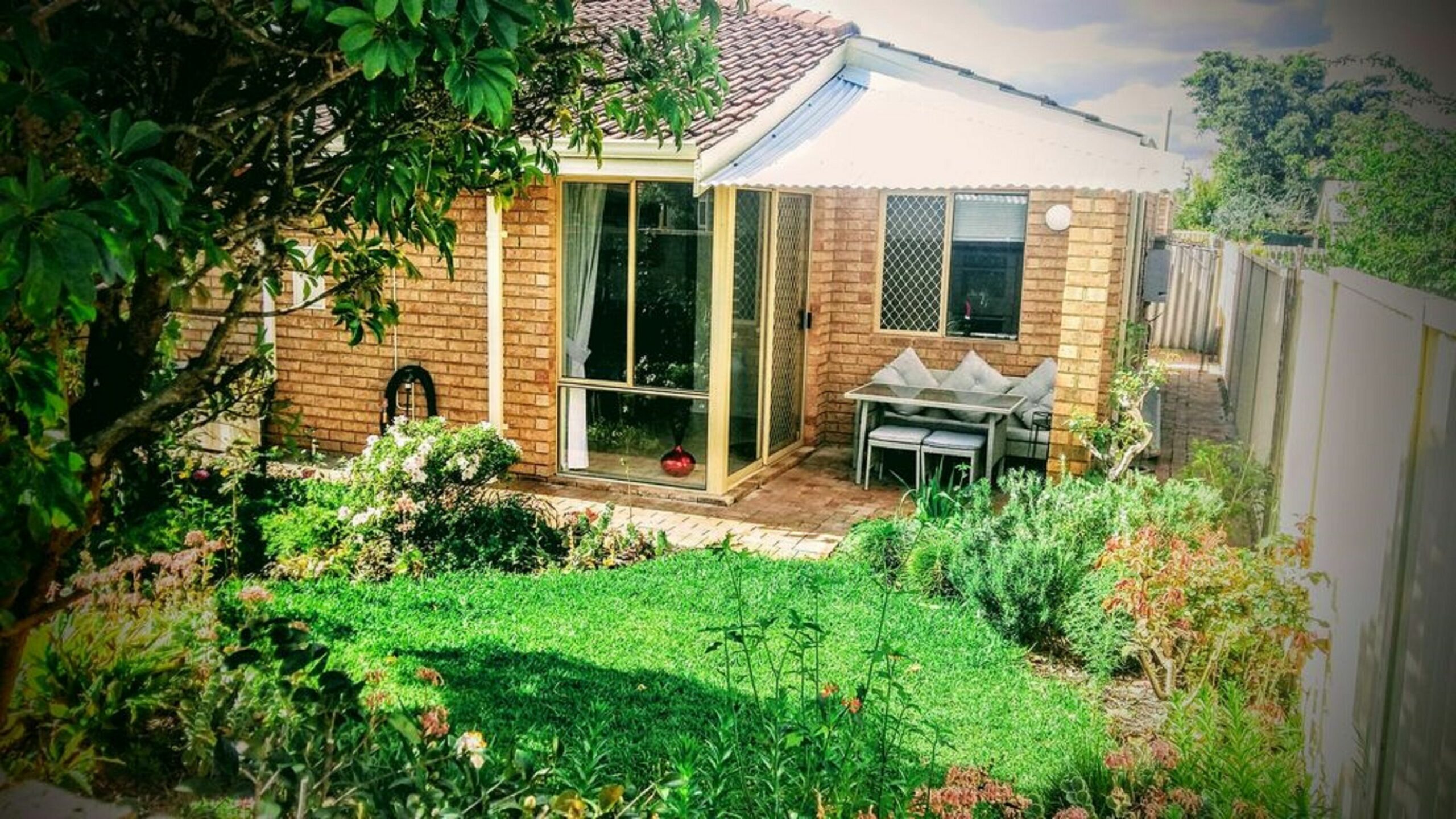 Camelias Boutique Cottage in Dianella