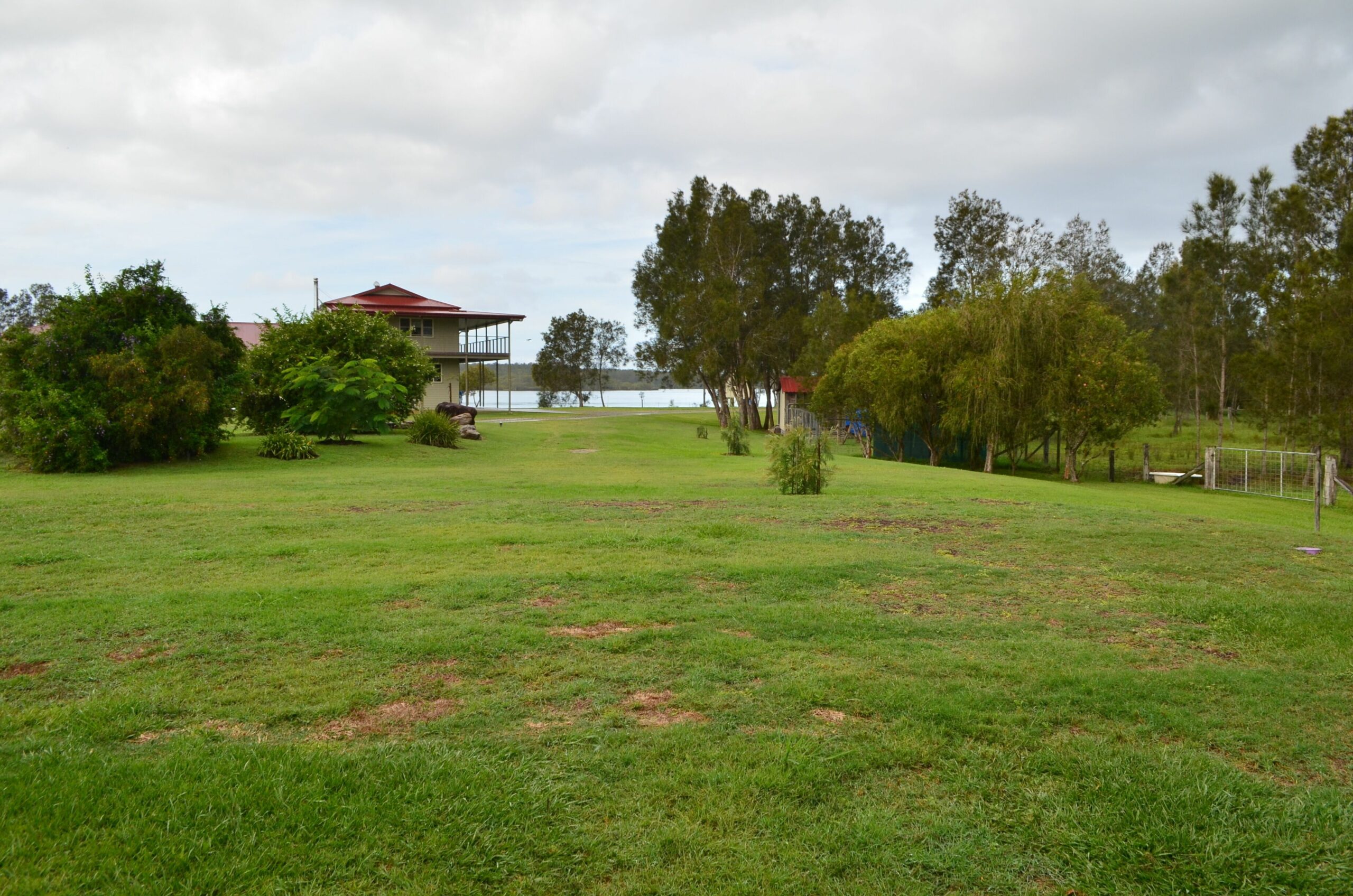 Near and Far Yamba - Farmstay - Family & Dog Friendly