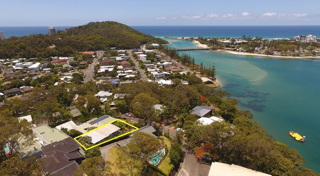 A House With a View and a Seabreeze - a Home in the Trees Where the Birds Sing!