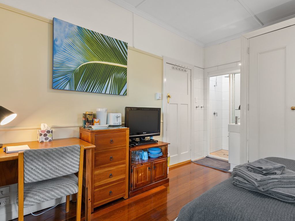 Humble Abode ~ Self Contained Studio Room ~ 10 Mins to CBD